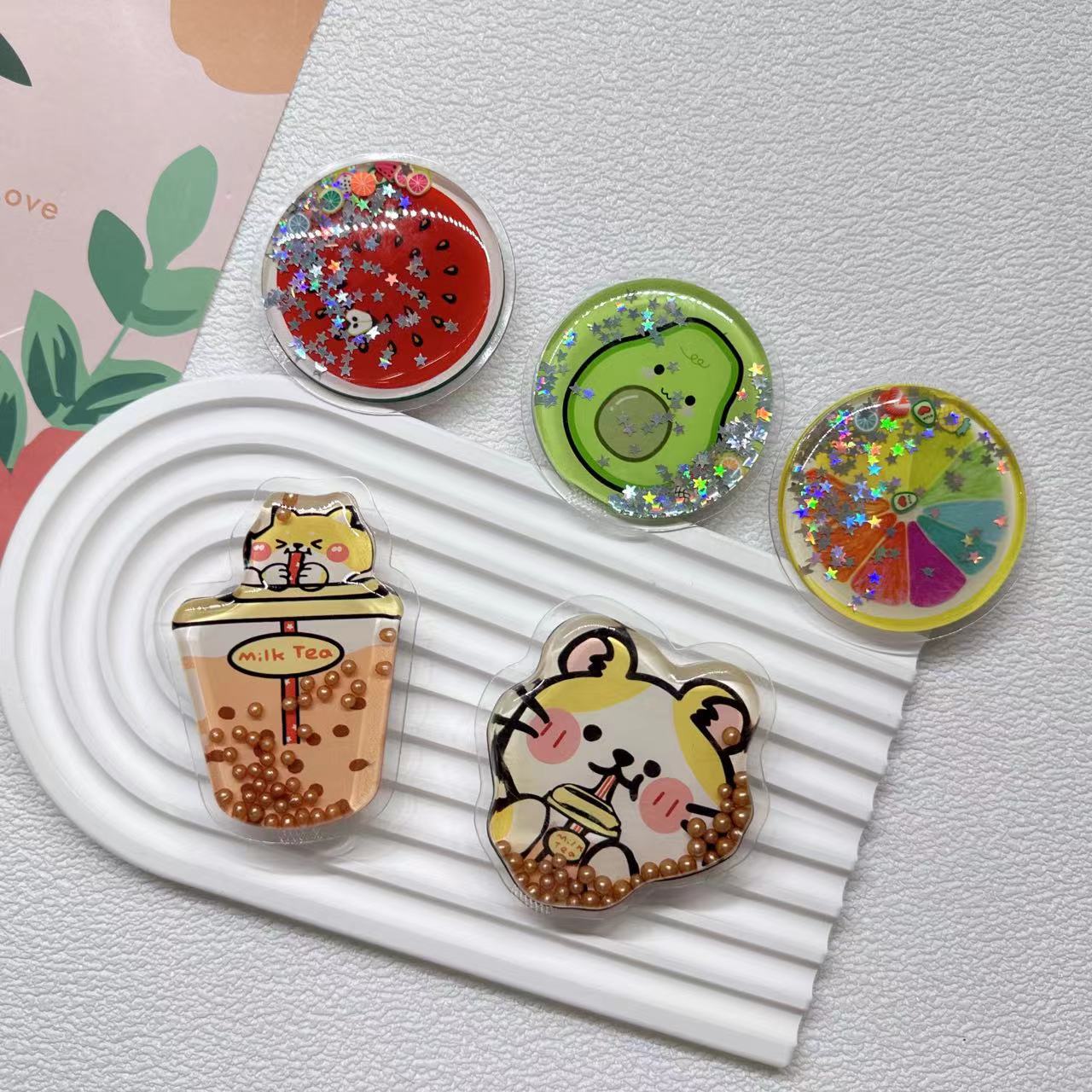 流沙珠子卡通气囊支架水果油包粘贴式气垫手机壳支架可伸缩支架