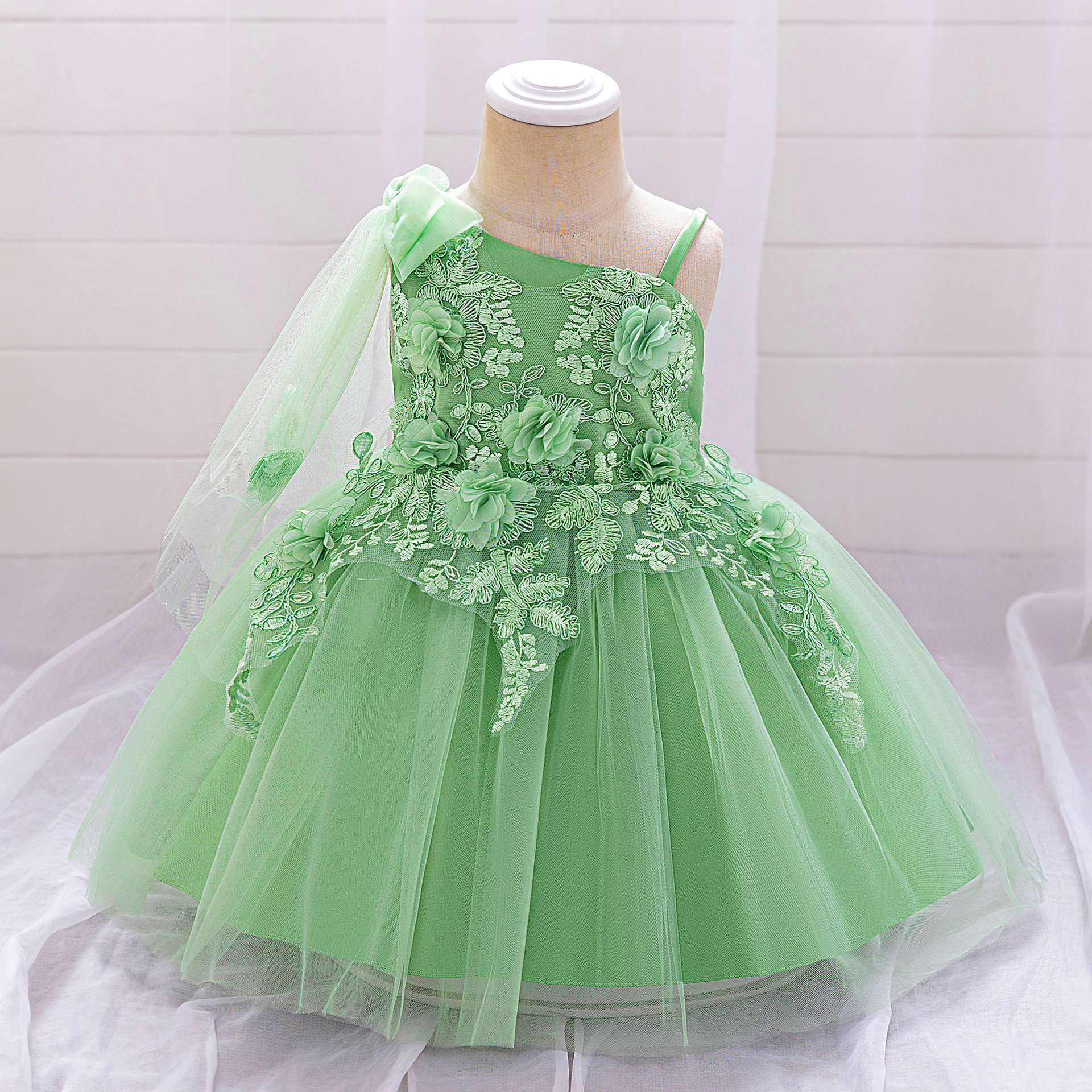 Vestido de lacio de fábrica vestido de novia blanco vestido de vestir chal vestido de princesa hinchada para niños