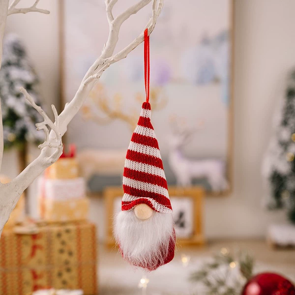 Knitted pendant for elderly