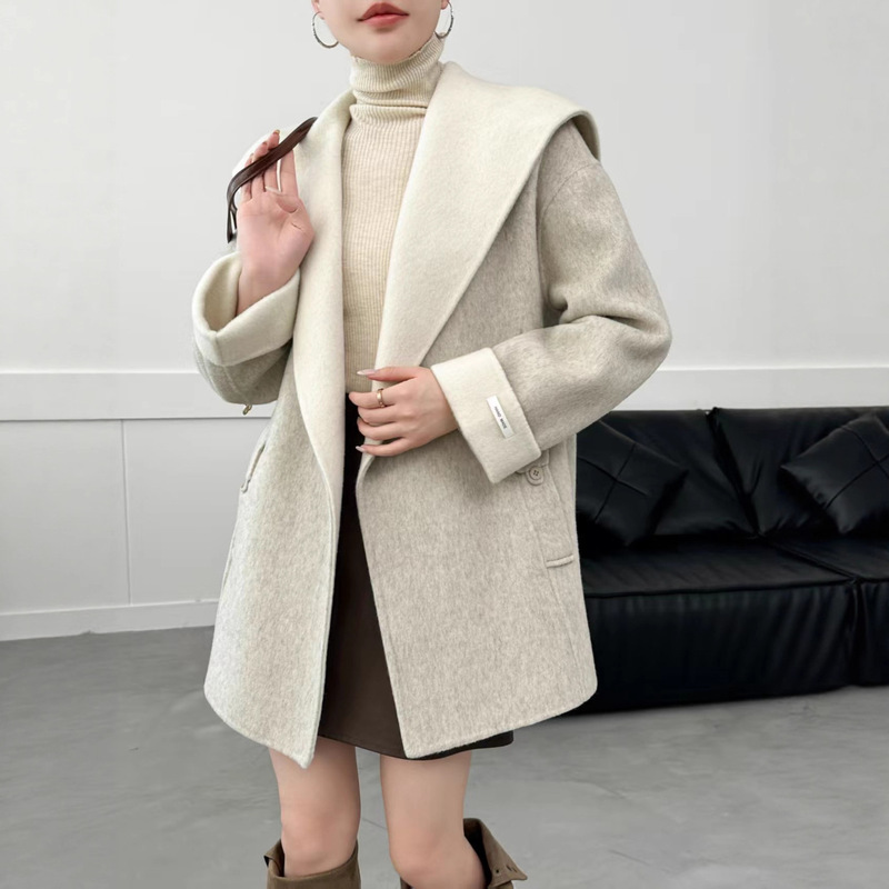 2025 Autumn/Winter New Double-Sided Two-Tone Wool Coat with Navy Collar, Fashionable Tie-Up Woolen Jacket for Petite Figures