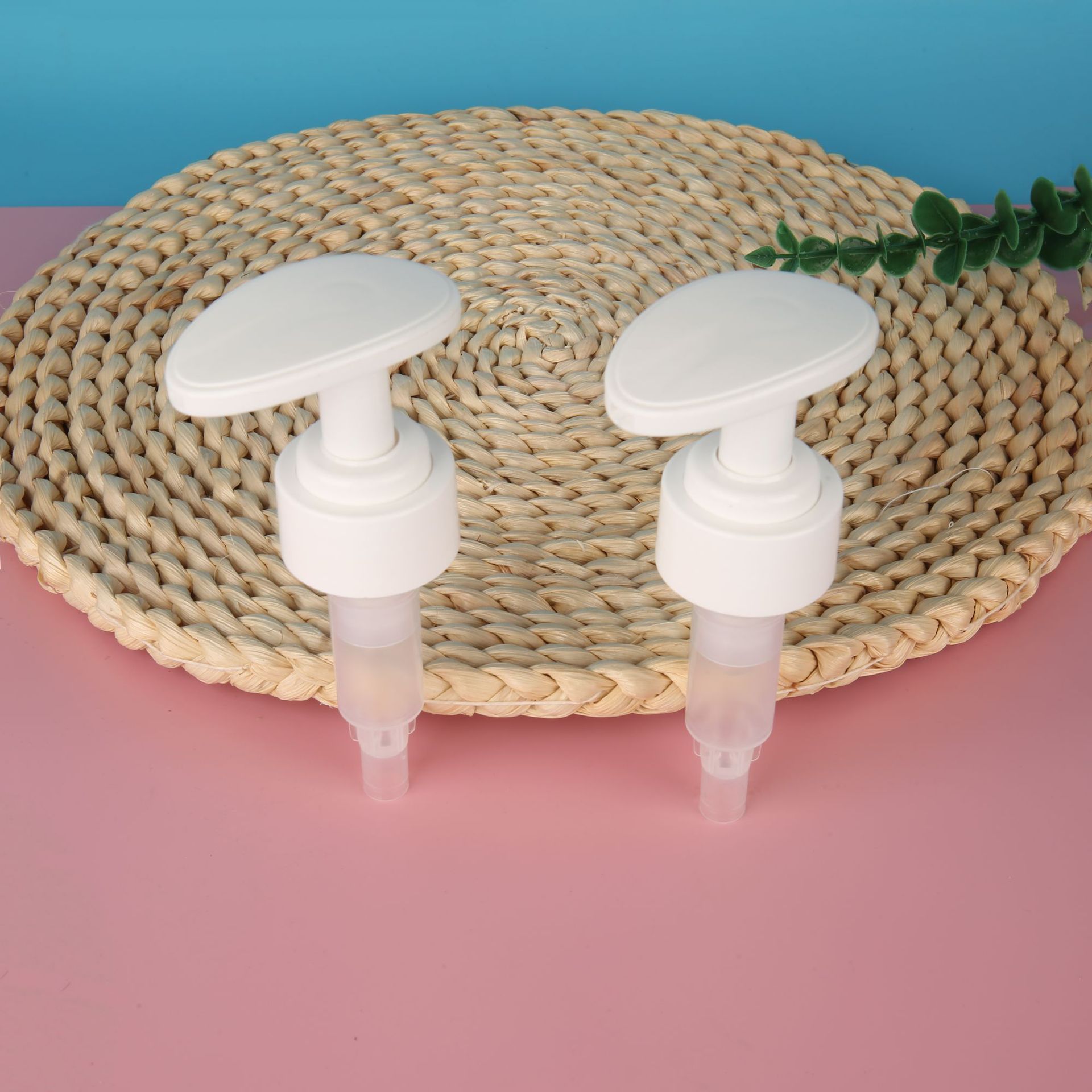 供应外置塑料泵头 强烈推荐33牙洗护日化系列按压乳液泵头批发