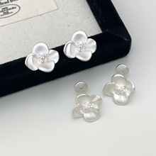 С���߼���С�ɾ��ª��؂����yɫС���o�������A�p�ݺ��s�r�ж��