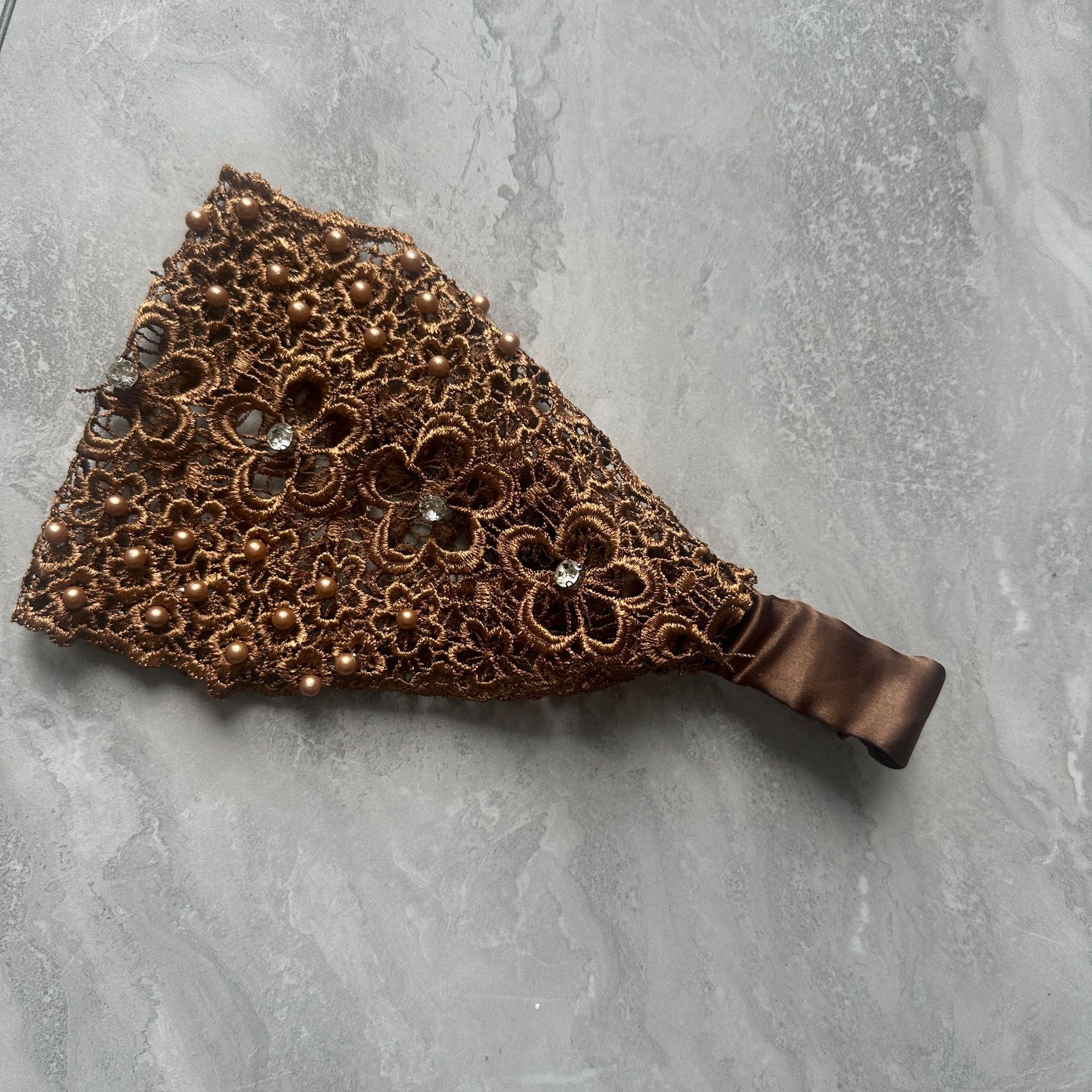 Diadema hueca de flor de ciruelo, nueva diadema de pelo prensado de lado ancho con cuentas para cubrir las canas
