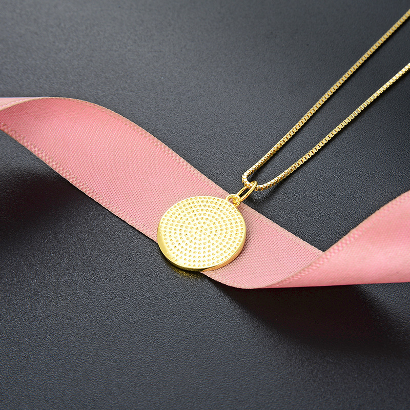 Accesorios emoticon de goteo de moda europea y americana comercio exterior transfronterizo lengua de plata esterlina juguetona colgante redondo para mujeres