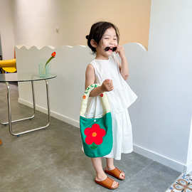 韩国帆布儿童包可爱刺绣草莓大容量女孩手拎包网红花朵单肩水桶包