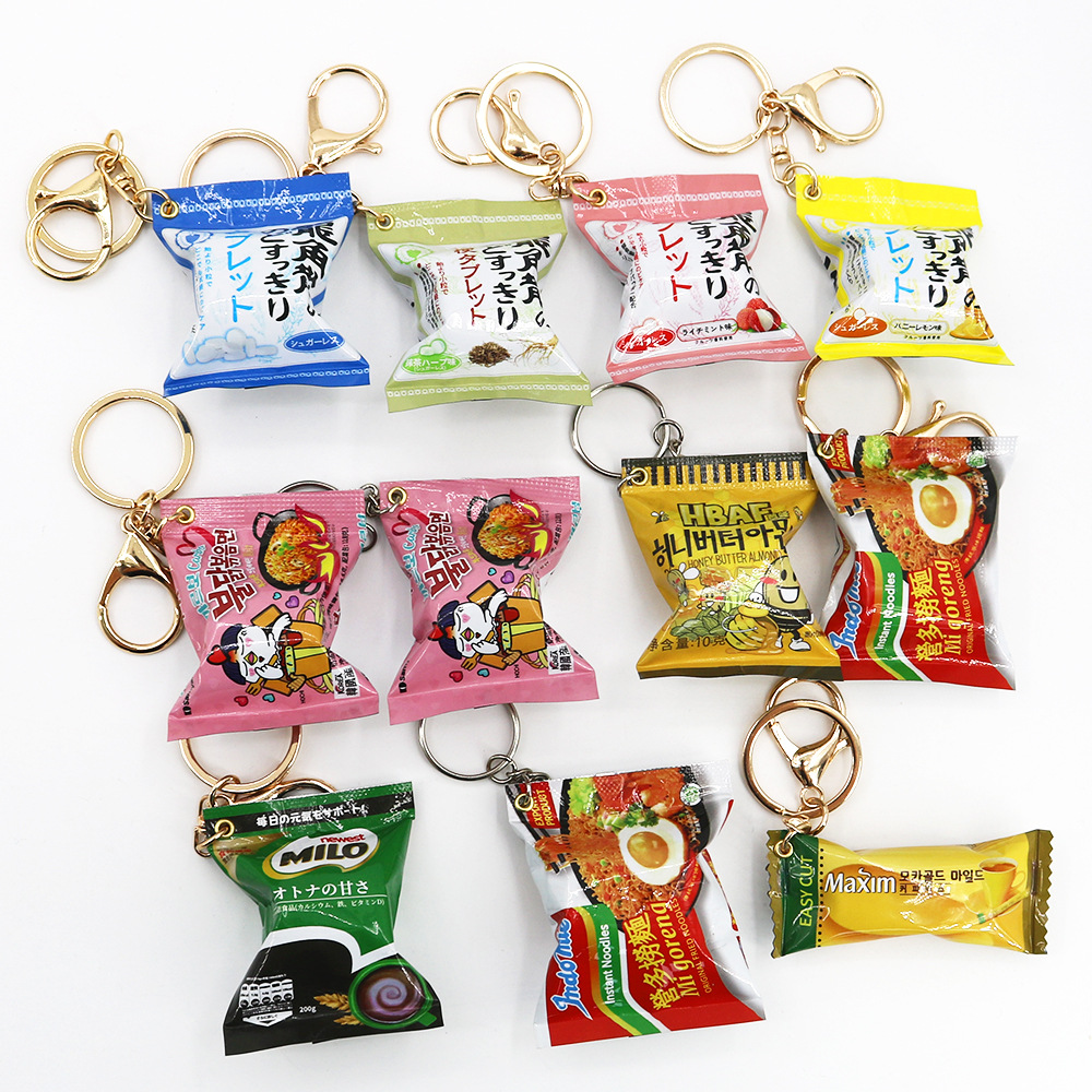 Simulación de comida japonesa para jugar bolsas de bocadillos llavero peru coreano colgante de café blanco campamento más regalos de colgante de fideos