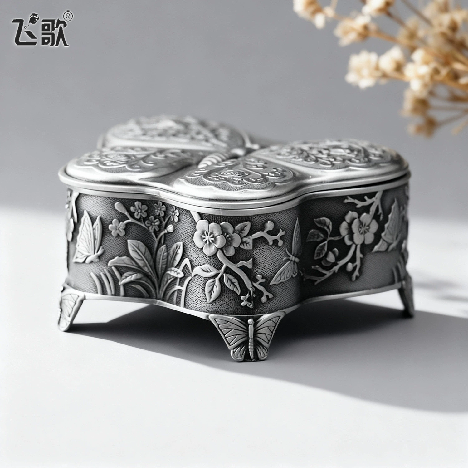 飞歌 Cute small wind-up music box with butterfly, creative gift