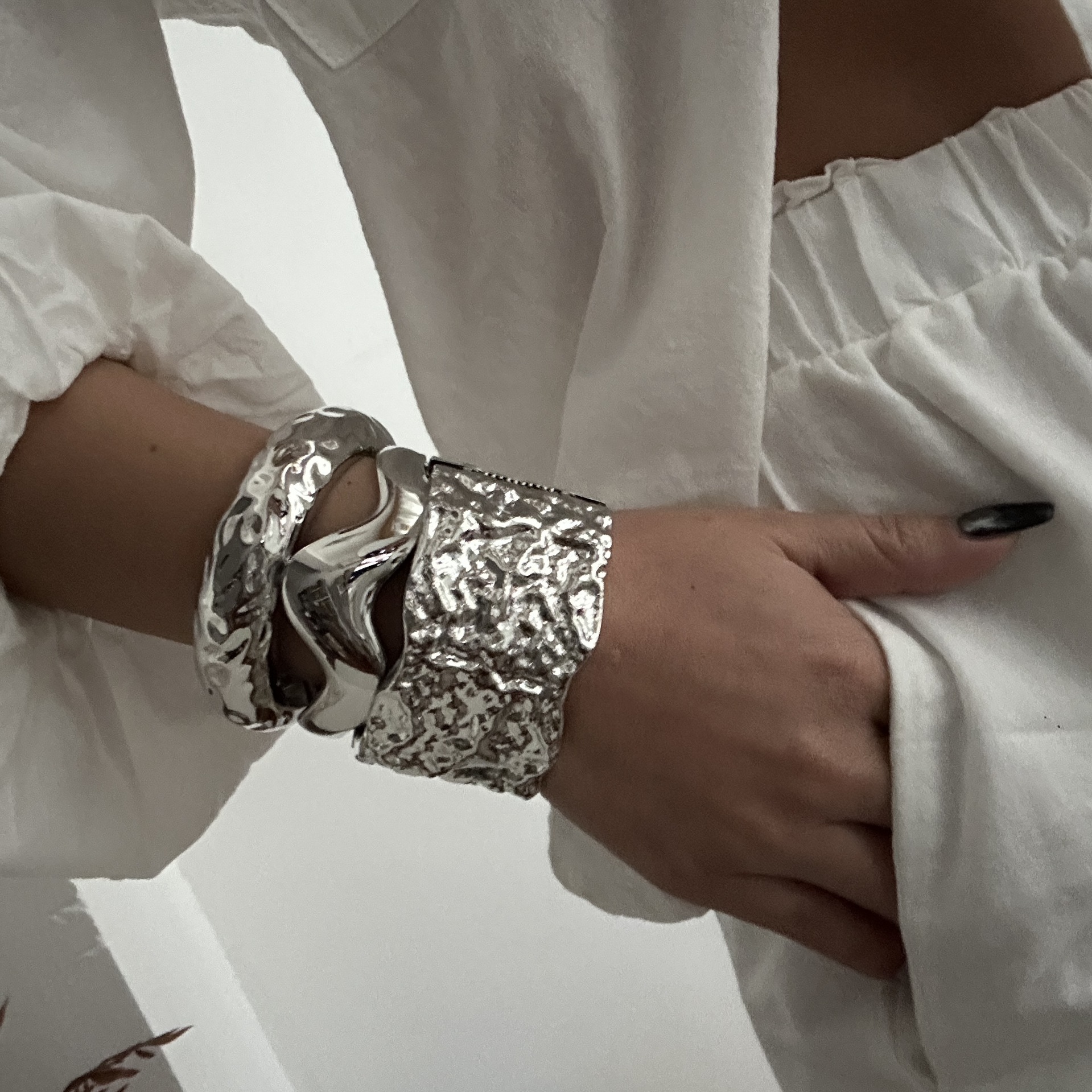 Exaggerated Solid Color Alloy Bangles Wholesale display picture 19