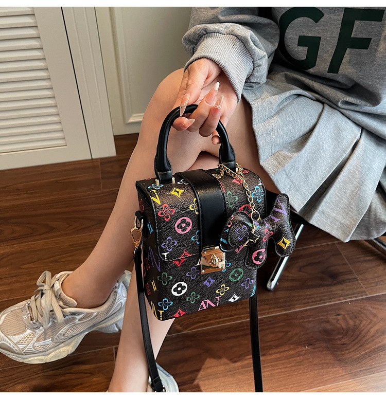 A new Korean-style versatile and simple single-shoulder crossbody bag for women in the summer of 2025, featuring a Korean-style mobile phone bag undefined