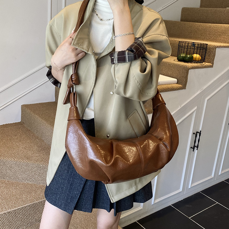 大容量包包女秋冬2025新款小众设计单肩斜挎牛角包复古通勤饺子包|undefined
