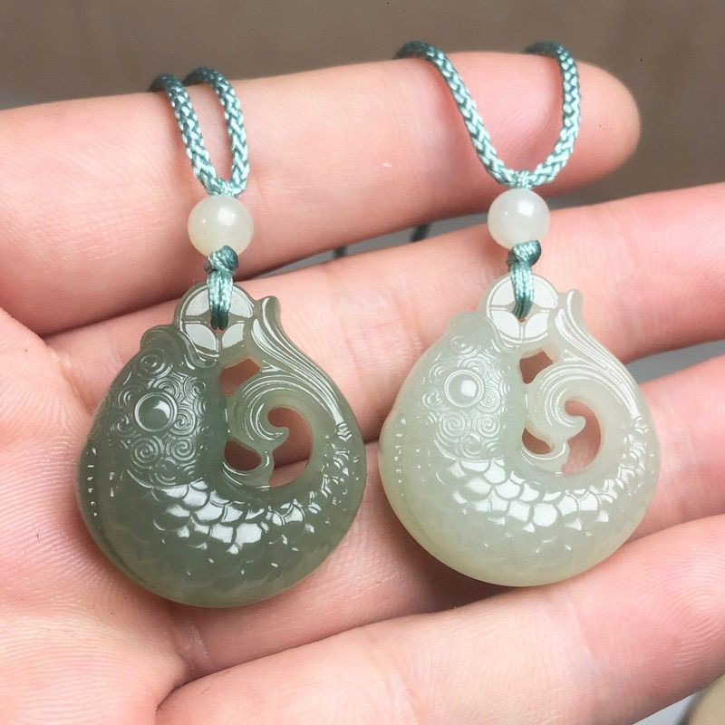 新疆和田玉含钱鲤鱼玉吊坠年年有余玉坠湖水绿玉器玉佩