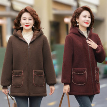 妈妈冬装颗粒绒外套新款棉袄中老年大码羊羔绒棉衣女秋冬连帽棉服