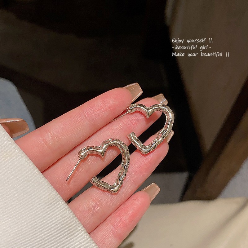 Medieval estilo europeo y americano pendientes franceses lujosos pendientes únicos 2026 nuevo estilo explosivo nicho de diseño sensación de pendientes para mujeres