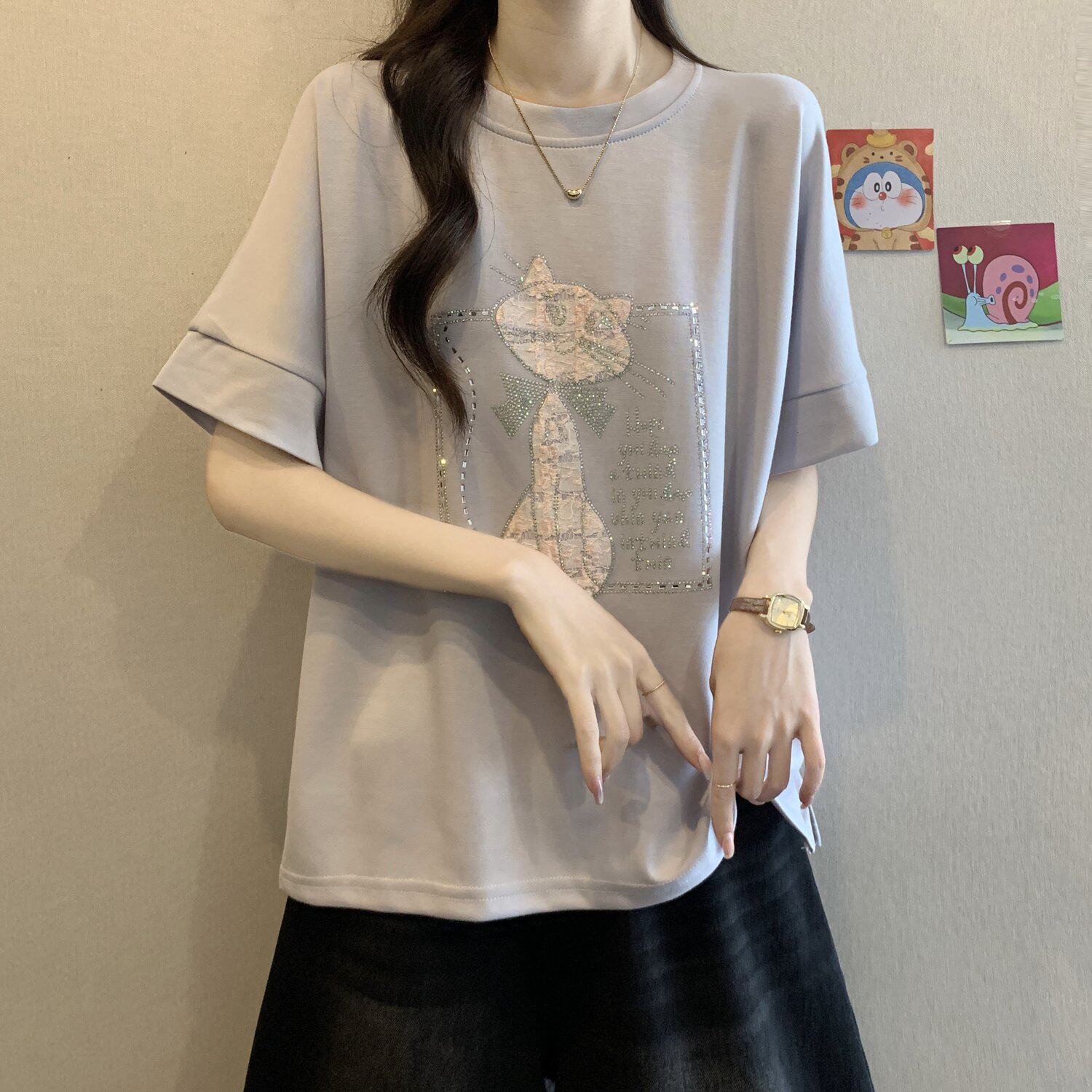 Áo thun nữ tay ngắn cổ tròn, phong cách trẻ trung, đính đá lấp lánh, form rộng thoải mái — màu đen chi tiết 6