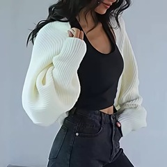 エアコンの効いた部屋の外にショールやベストを着て、無地のセーター、カーディガン、女性用ショートトップ、レイジースタイルの長袖セータージャケット