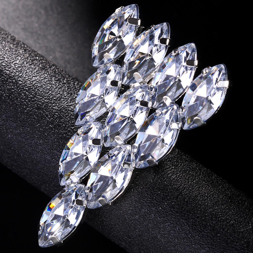 Cross-border nuevo diamante completo invertido triángulo oreja clip No perforado pendientes de diamantes de imitación luz pendientes de joyería de lujo