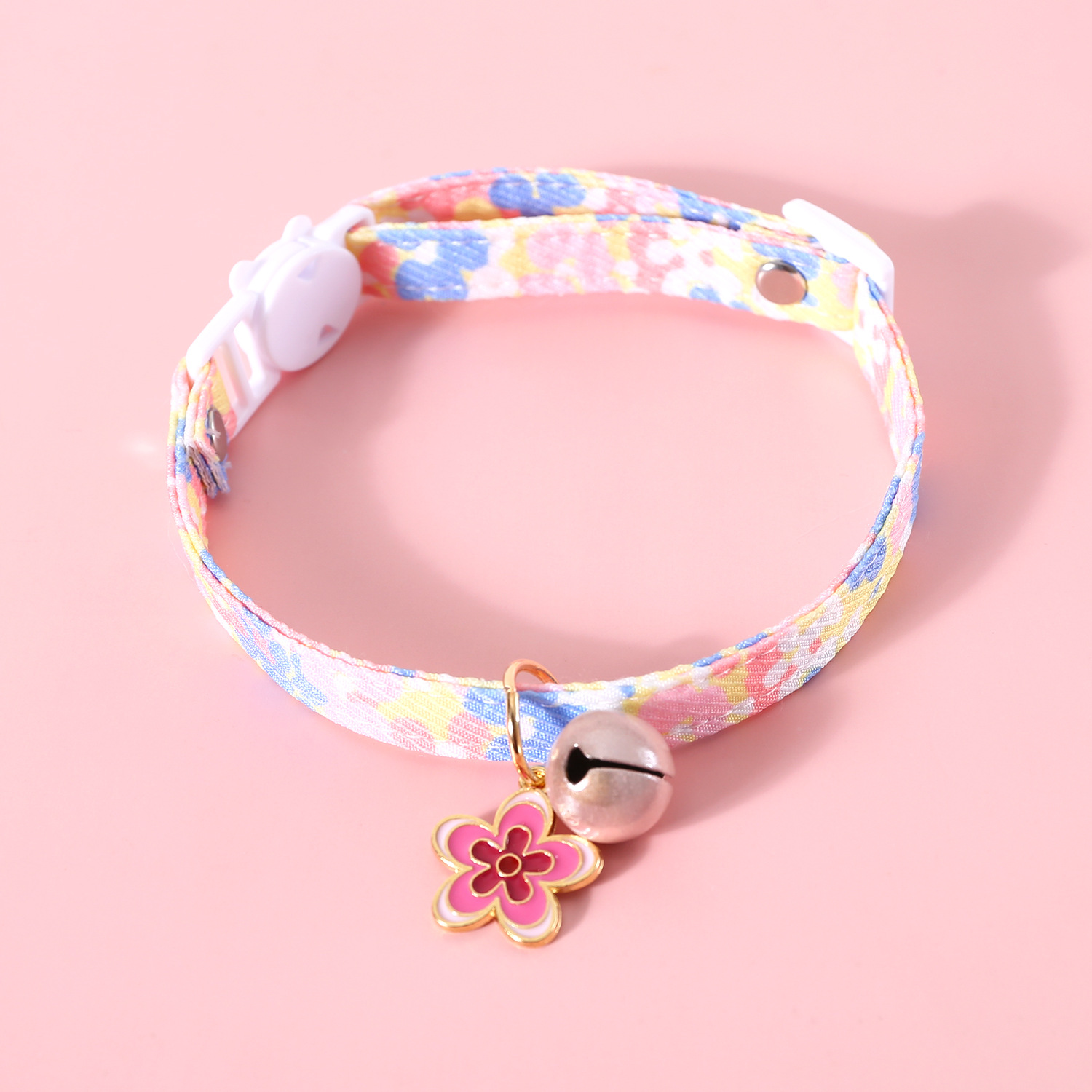 Flores de mascotas collar de campana de sueño gato perro doble hebilla de seguridad collar de collar de colgante de flores japonesas