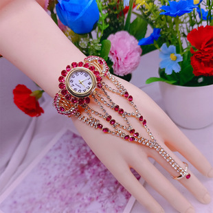 �����W�tͬ��Ů�������r�з���ŮʿʯӢ�����Ƥ��С�������b���