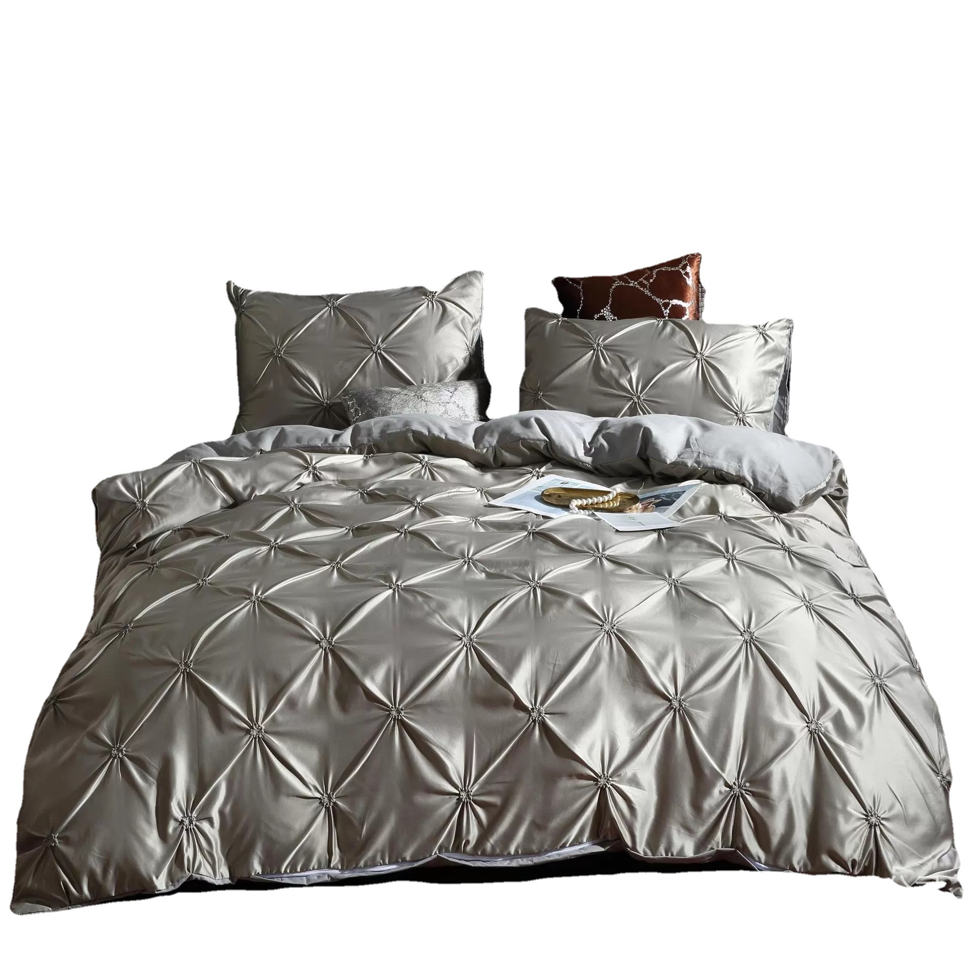 Three-piece Quilt Cover Of Shiny Silk Carabiner Craft Bedding