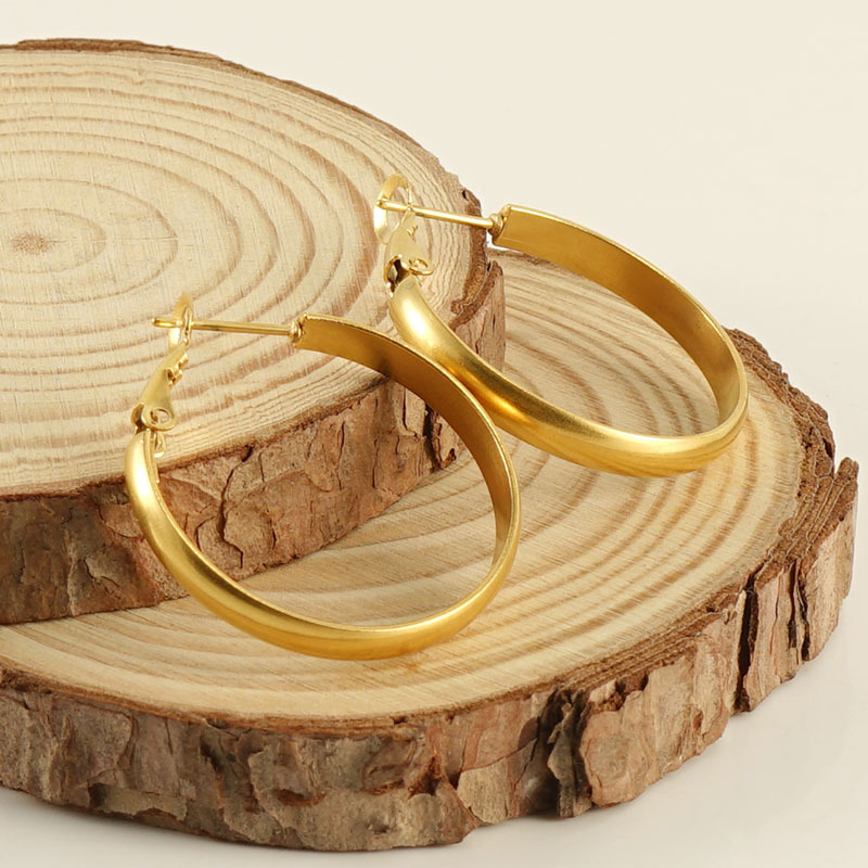 Anillo liso pendientes de acero inoxidable simple moda todo partido 2023 nuevo acero de titanio 18K pendientes temperamento ins estilo Mujer