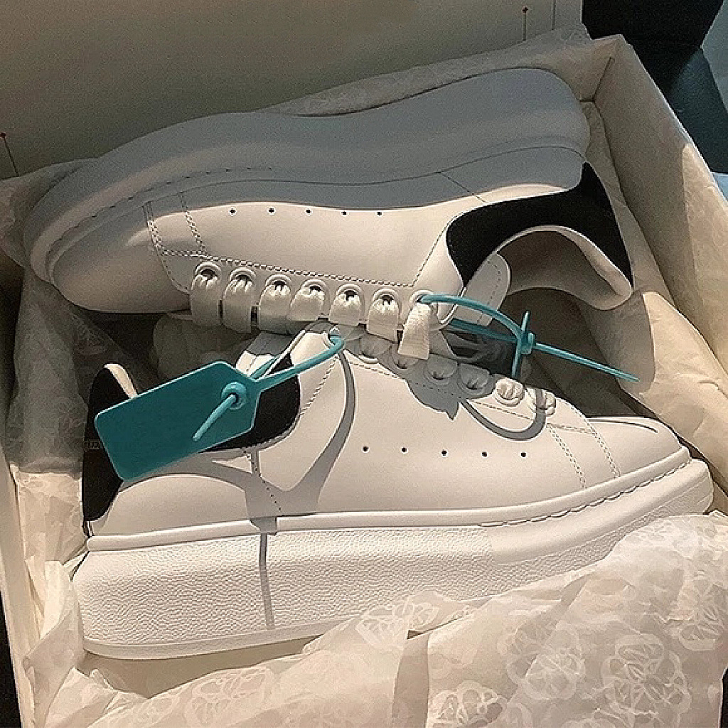 2024 nuevos zapatos blancos de suela gruesa modelos de pareja de mujeres estudiantes deportes y ocio zapatos de hombre celebridades de Internet zapatos de aumento de tendencia del campus