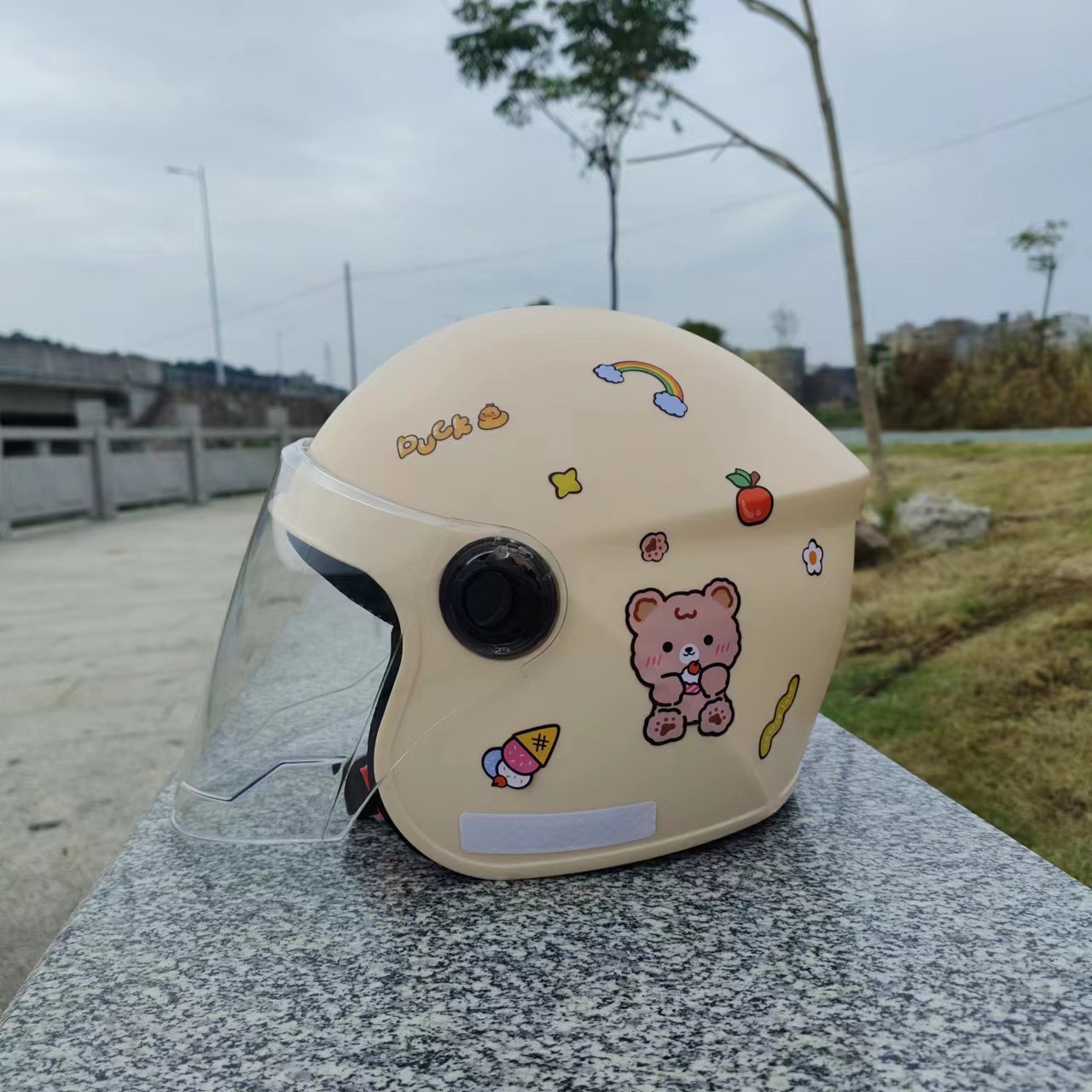 카키색 스티커 + 투명 장거울