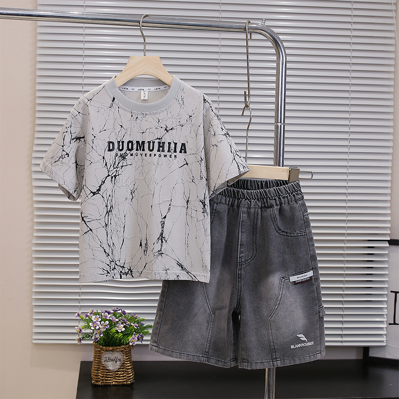 7250 Traje de manga corta de verano para niños 2025 Nuevo estilo Camiseta con estampado de estilo occidental Pantalones cortos Traje de dos piezas Verano Red 3