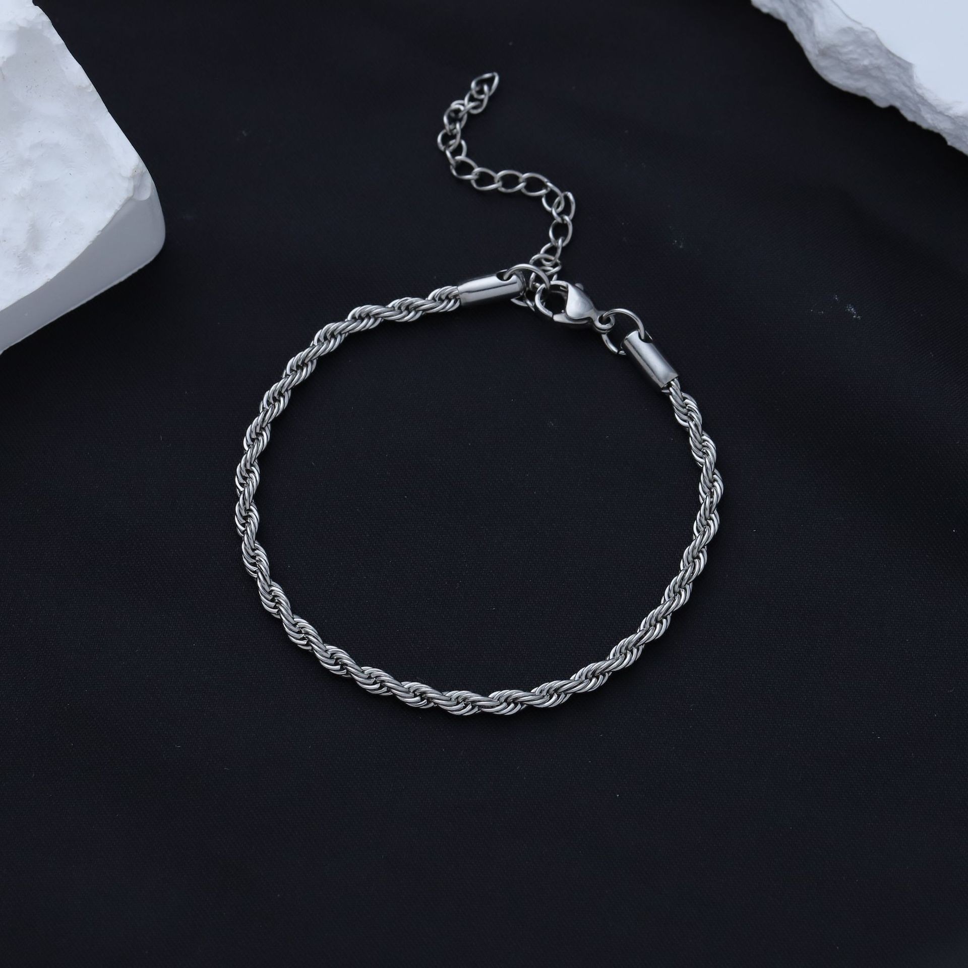 3mm wide and 17+5cm long [twisted steel ribbon tail chain]