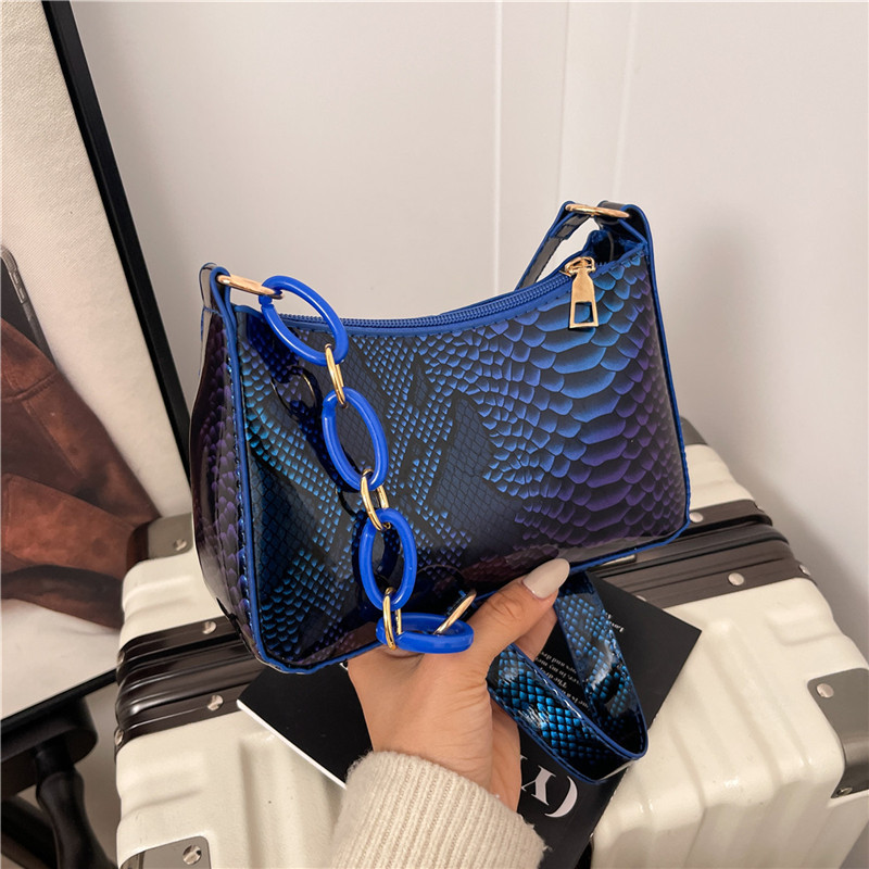 2025 New Winter Snake Pattern Armpit Bag Women's High-End Elegant Shoulder Bag Fashionable Versatile Commuter Chain Bag