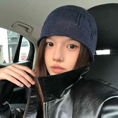 夏と秋の薄いドームの軒のないニット帽の女性の新型韓国の広い縁のデザインの透かし彫りのアルファベットの通気性の小さい大衆の冷たい帽子