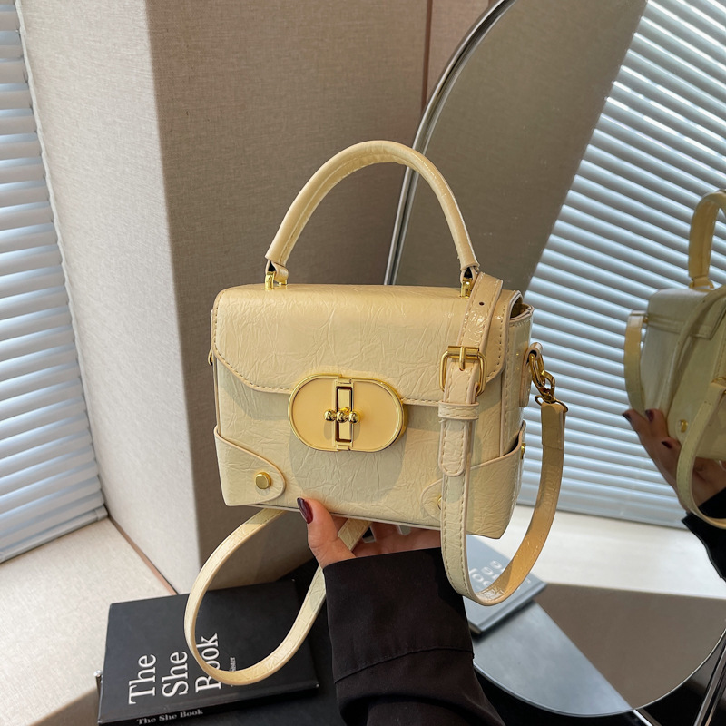 海外取寄せ品、高級、おしゃれな女性用小型バッグ、2025年新作ニッチクロスボディバッグ、おしゃれで万能なショルダー小型スクエアバッグ|undefined