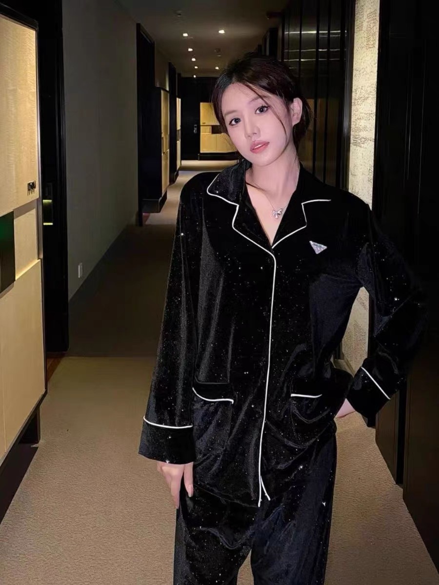 Women's Gender Elegant, Luxurious Style Home Women's Elegant Luxurious Solid Color Polyester Fleece Pants Sets Pajama Sets