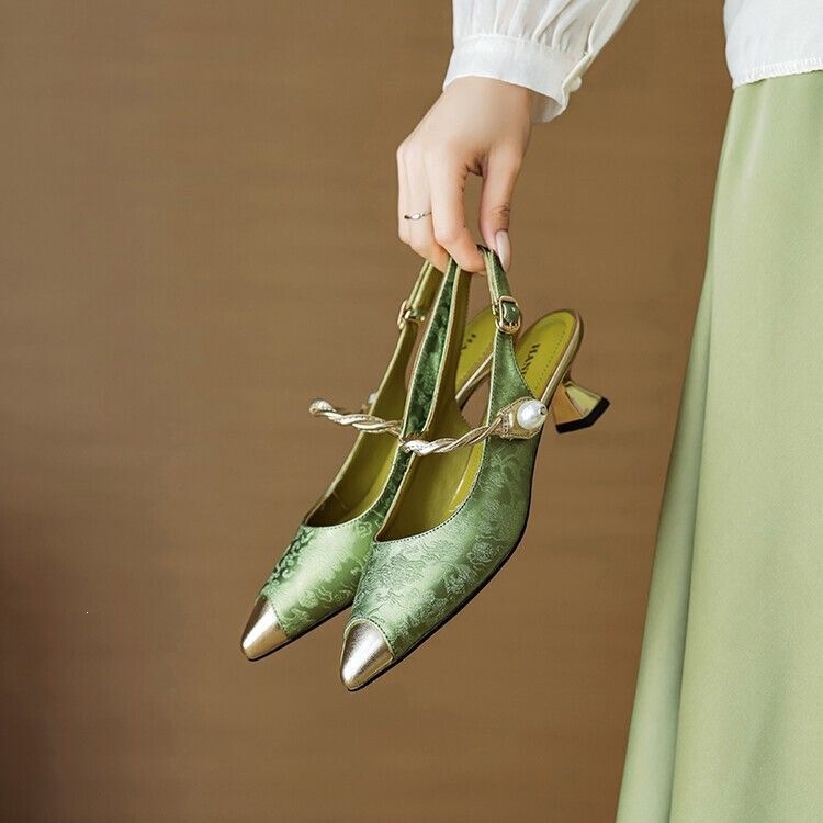 New Chinese-Style Pointed-Toe Luxury Single-Strap 2026 Summer New High-Heeled Sandals for Women with Super Fairy-Like Square Heels and Closed Toe