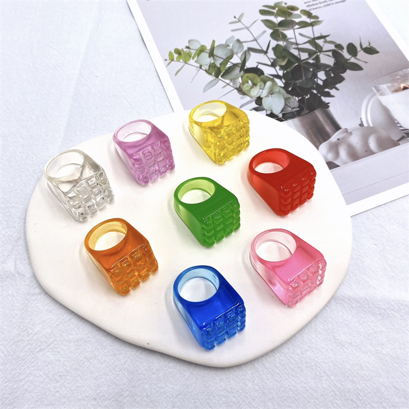 Yunzi nueva resina ins Internet celebridad transfronteriza Plaza Pequeño anillo a cuadros para las mujeres