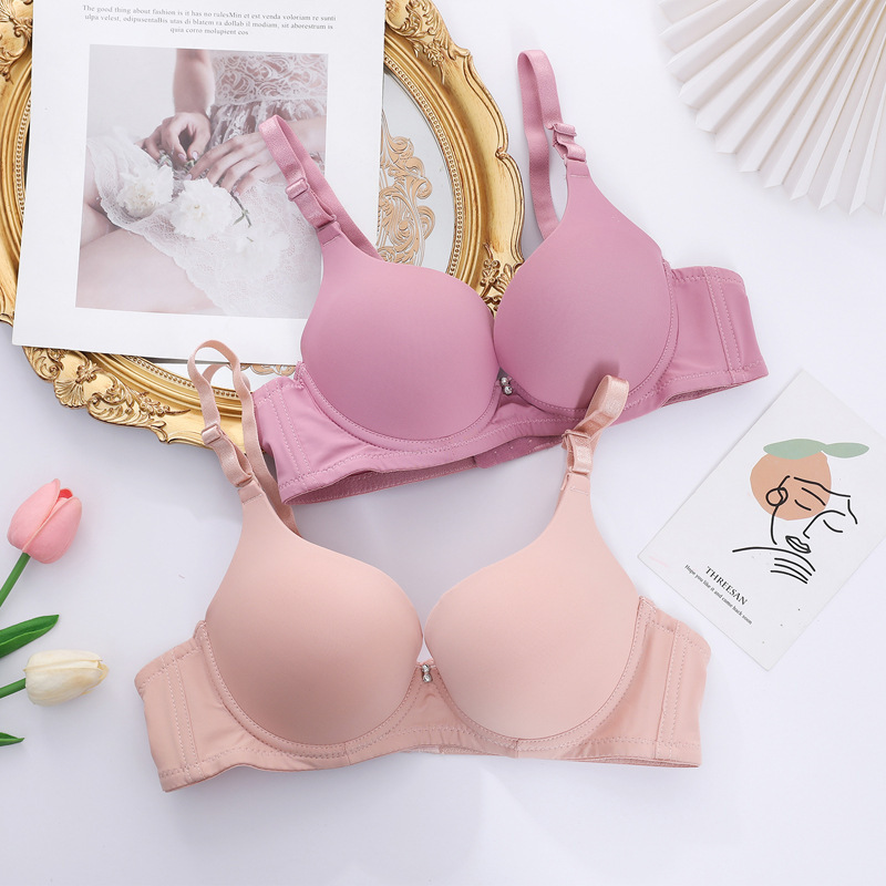 工場の現物の小胸を厚くして、ブラジャーを持っています。|undefined