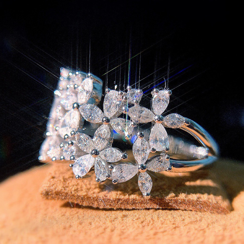 Anello da donna alla moda a forma di nuova foglia in oro con gioielli con diamanti genuini_voghion.com