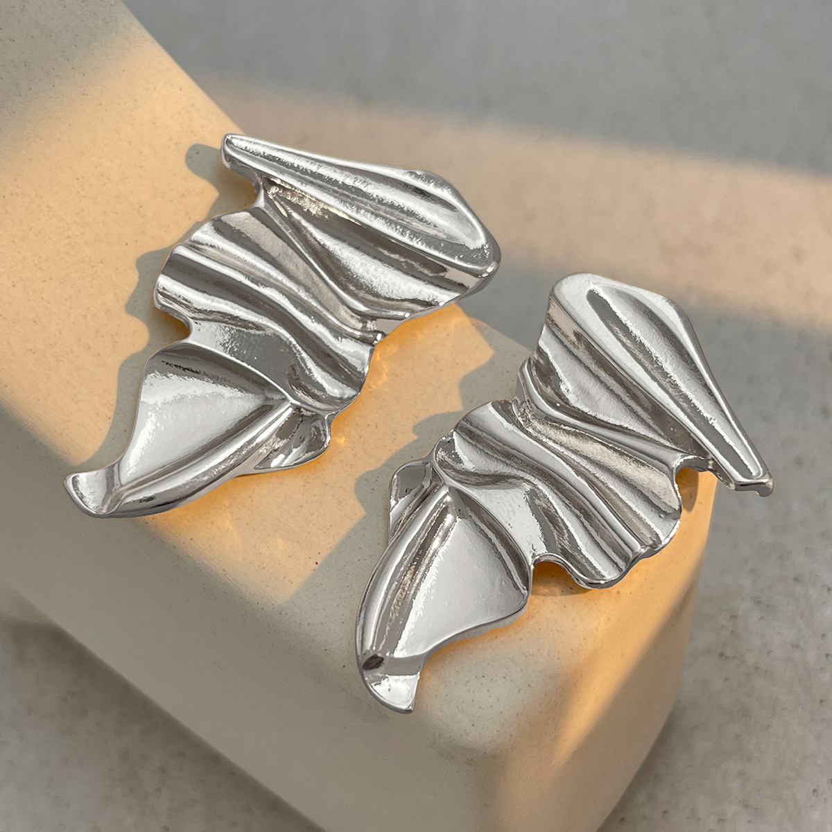 22g Weight Metal Ear Needle Material Drop Earrings, Ear Studs Classification 1 Pair Quantity Holiday, Street Occasion Metal Material Geometric, Heart Shape Pattern All Seasons Season Women's Gender Polished Finish Plating Design Retro, Classic Style Style 1 Pair Retro Classic Style Geometric Heart Shape Plating Metal Drop Earrings Ear Studs 4