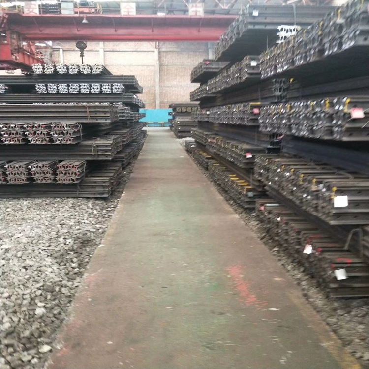 15kg钢轨18kg轻轨现货出售钢轨铁路轨道钢轨轻型轨道钢厂家现货