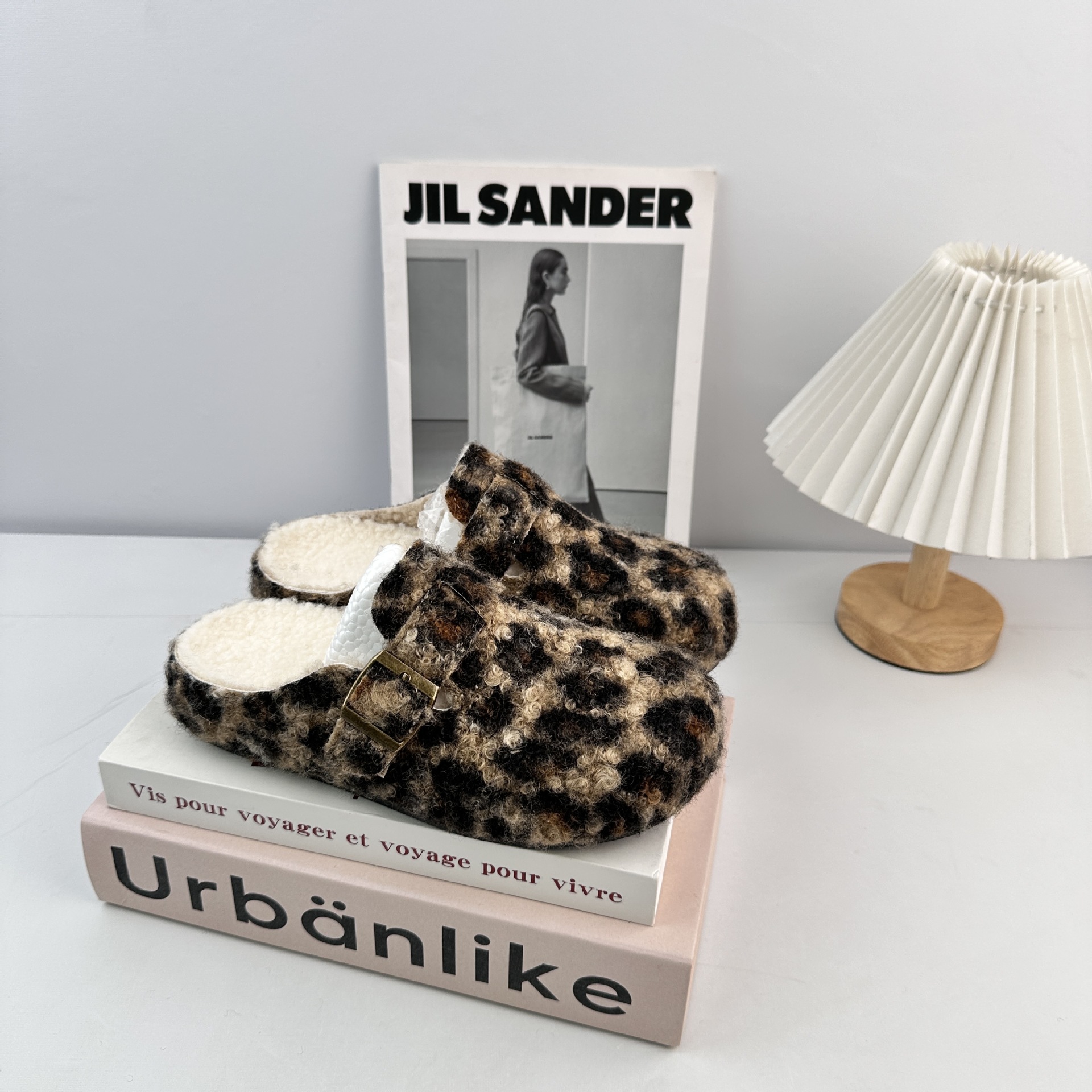 YUANBO 2025 otoño y invierno estampado de leopardo y zapatos de frijol de frijol de harimau mujeres de Hong Kong Harajuku zapatos de algodón cálidos para mujeres coreanas