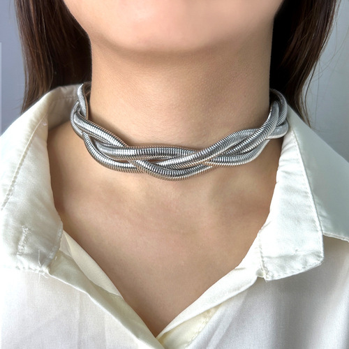Personalized retro neck short choker necklace Japanese and Korean simple female stainless steel weak elastic clavicle chain European and American accessories
