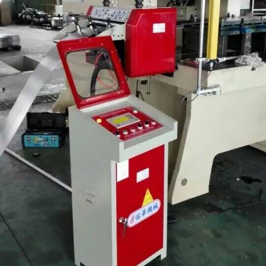 直销自动送料机  伺服送料机  气动送料机  免费保修一年