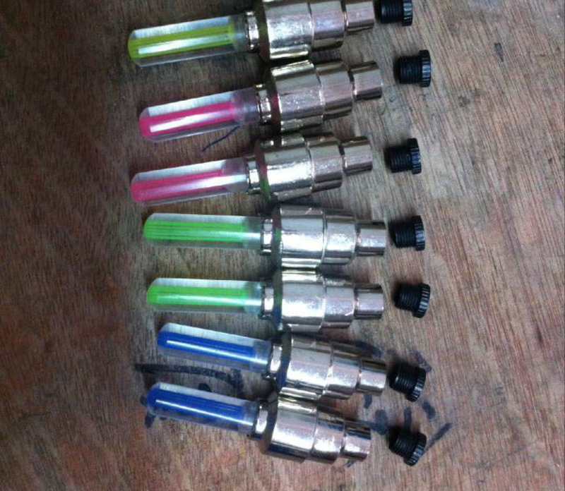 Car colorful double sense wheel light intelligent vibration alloy wheel hub light tire light hot wheel valve light Car colorful double sense wheel light intelligent vibration alloy wheel hub light tire light hot wheel valve light