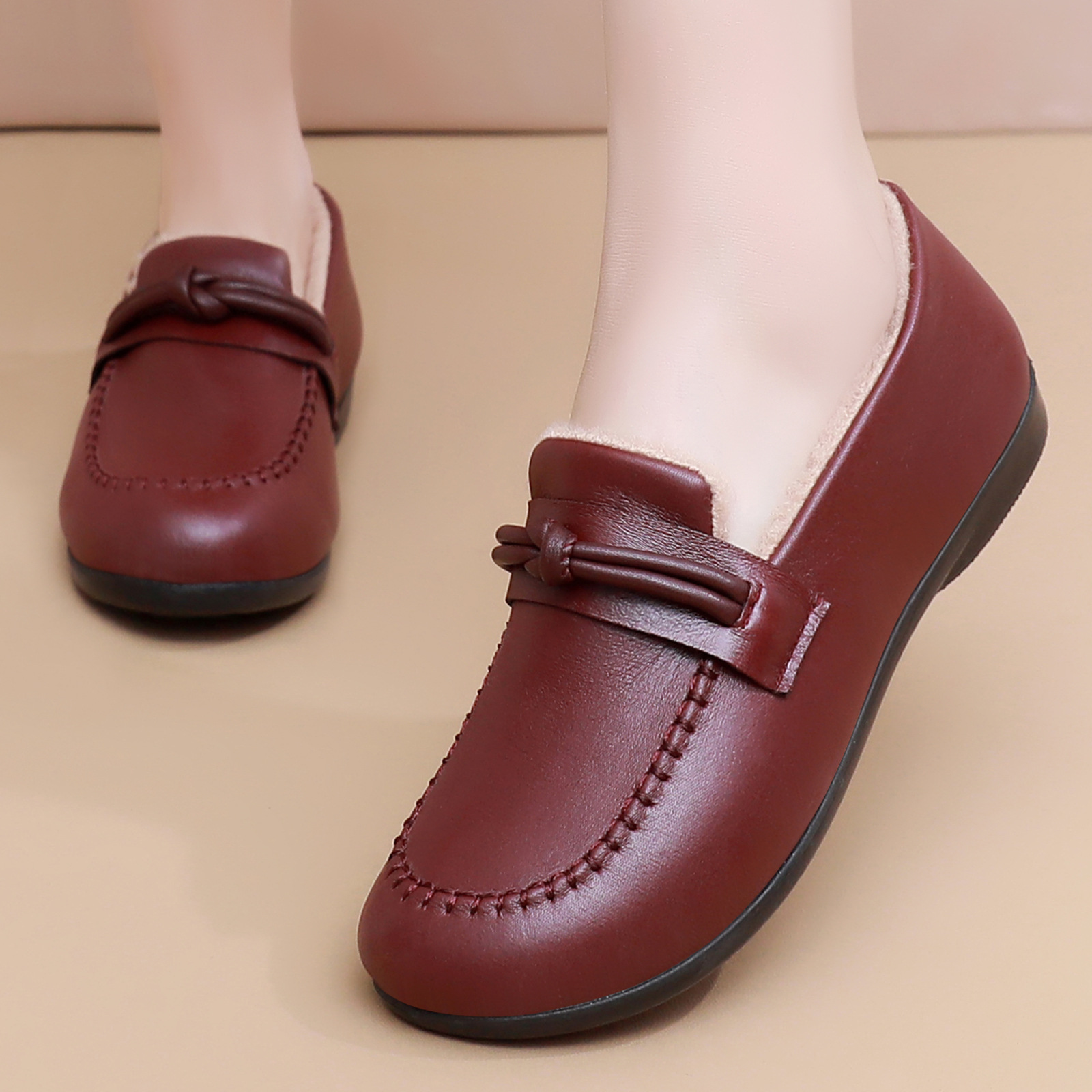 Zapatos de mujer zapatos de algodón más veludo y zapatos de cuero pequeños ligeros y cómodos botas de algodón calentadas botas de nieve de un pedazo de moda botas cortas