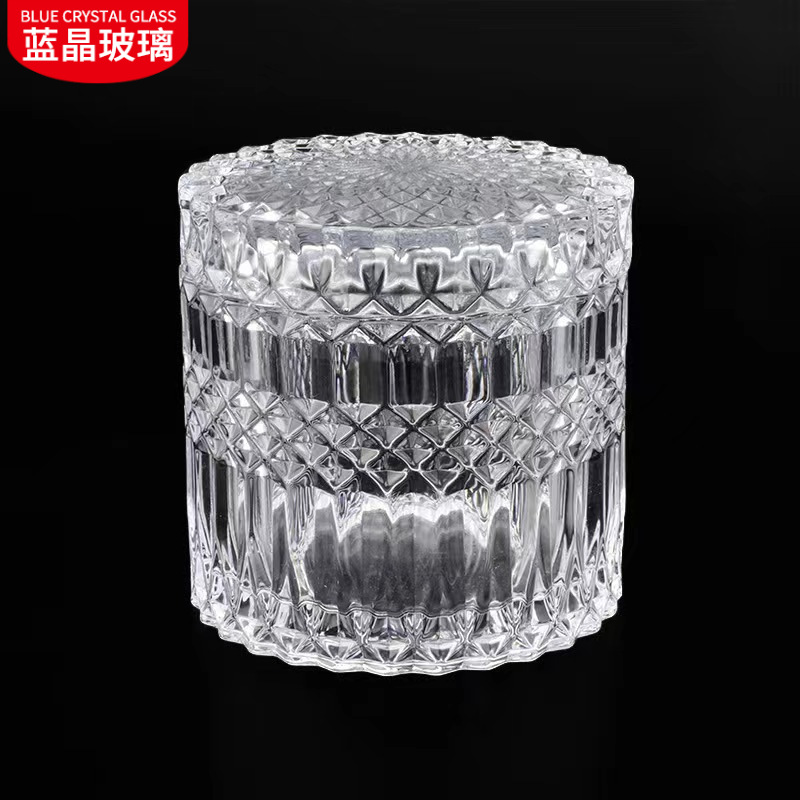 En stock suministro de embalaje independiente de vidrio transparente candelabro tarro de caramelo en relieve patrón cubierta de vidrio taza de vela