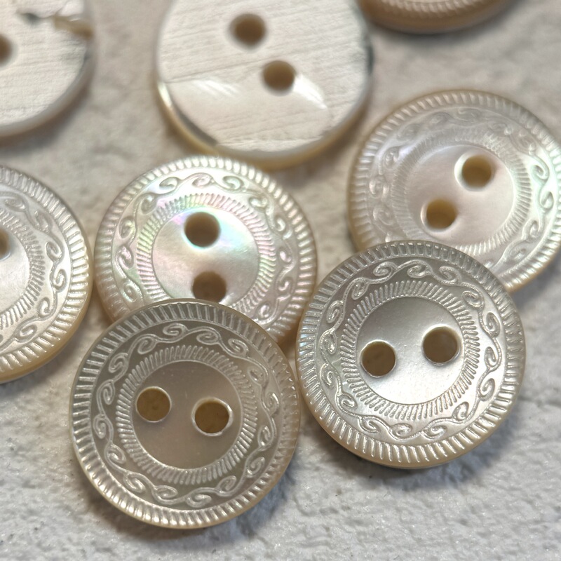 11.5mm Natural Shell Button with Engraved Design in Original Beige Color for Spring and Summer Cotton-Linen Shirts, Jackets, and Small Clothing Items 11.5mm Natural Shell Button with Engraved Design in Original Beige Color for Spring and Summer Cotton-Linen Shirts, Jackets, and Small Clothing Items
