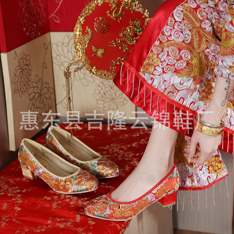 龙凤裙褂婚鞋褂皇婚鞋褂后鞋手工龙凤鞋金银线红色婚鞋龙凤褂婚鞋