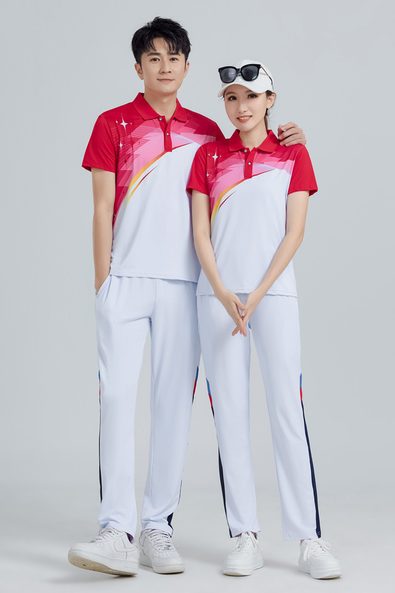 Camiseta roja con pantalones blancos 666
