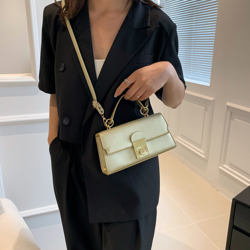 422g Weight Lock Fashion Element Lock clasp Closure Type Single Shoulder Strap Strap Type Square Bag Bags Type Daily, Street Occasion Pu Leather Material Solid Color Pattern All Seasons Season Women's Gender Elegant, Streetwear Style Square Shape Small Size Women's Small Pu Leather Solid Color Elegant Streetwear Lock Square Lock Clasp Square Bag 无