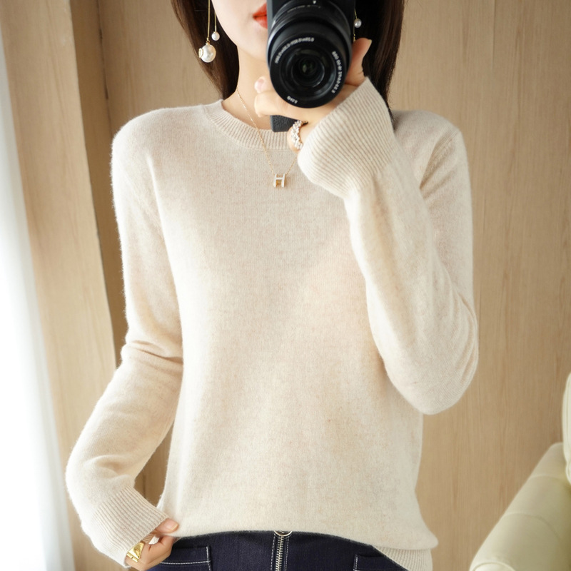 2025 Autumn Classic Knitted Sweater Women's Round Neck Sweater Pullover Loose Thin Casual Loose Bottoming Top
