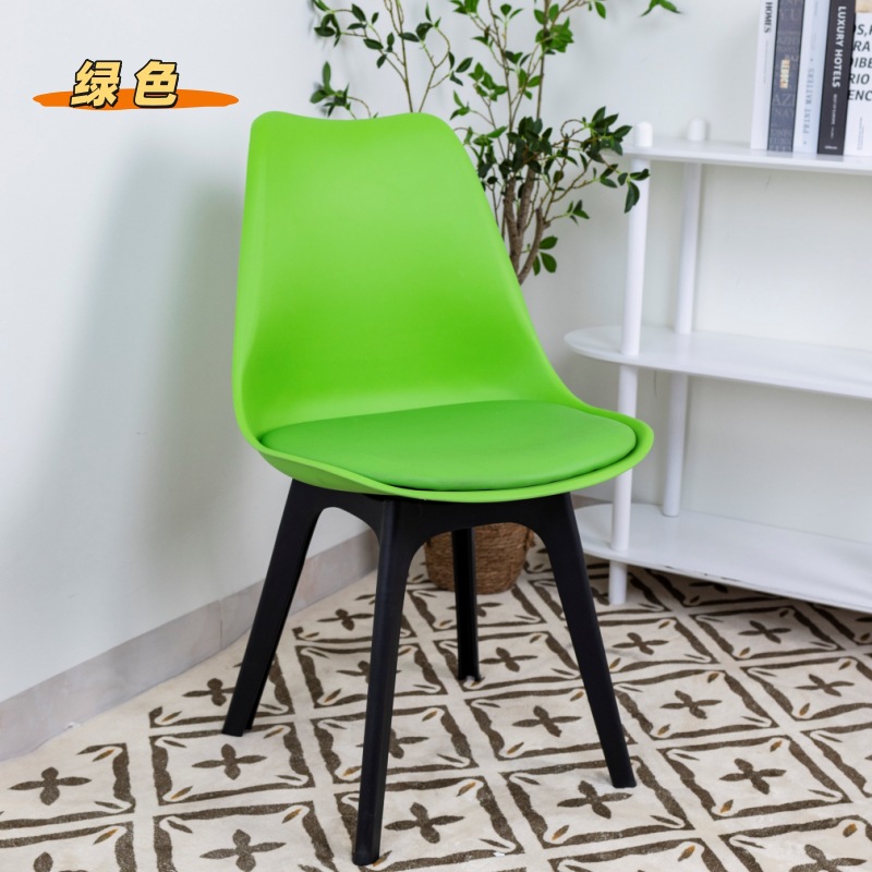 Fabricantes Nordic simple silla de plástico Imms silla adulto hogar Tulip plástico pie suave bolsa silla al por mayor